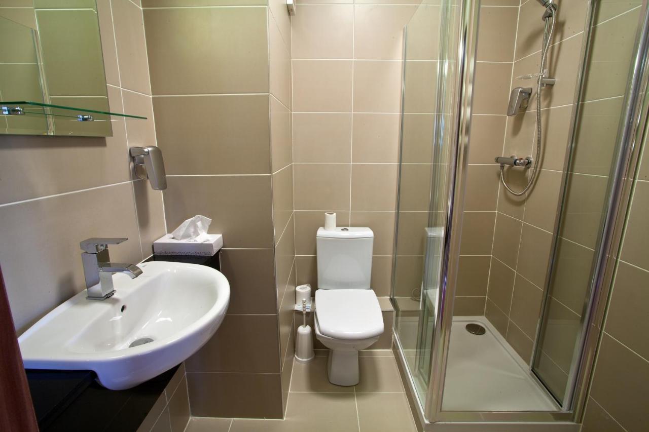 The Lucan Spa Hotel Luaran gambar
